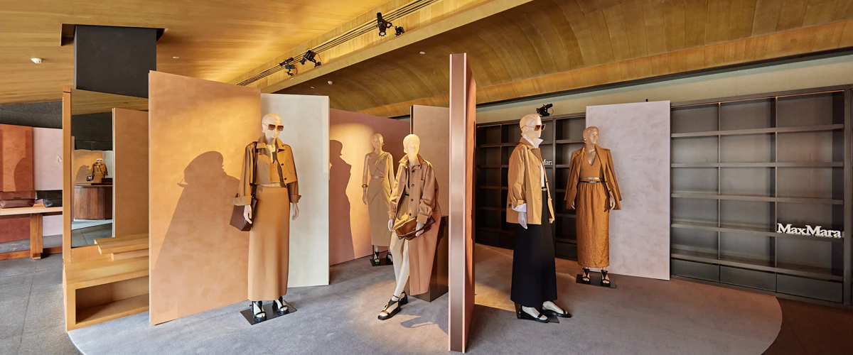 3月14日，意大利高级时装品牌Max Mara 于江南水乡西塘良壤酒店，呈现2025 春夏系列新品预览。本次春夏新品预览将科学理性与东..